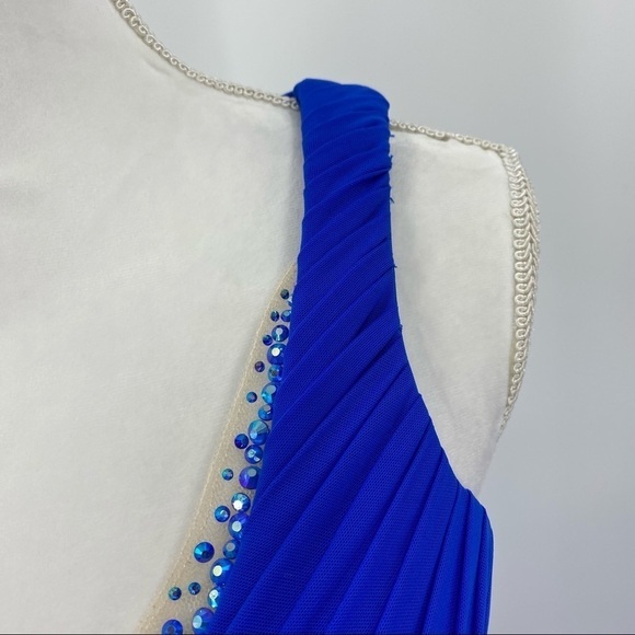 La Femme Ruched Knot Twist Illusion Embellished V-Neck Strappy Back Gown Size 0 - Picture 4 of 8